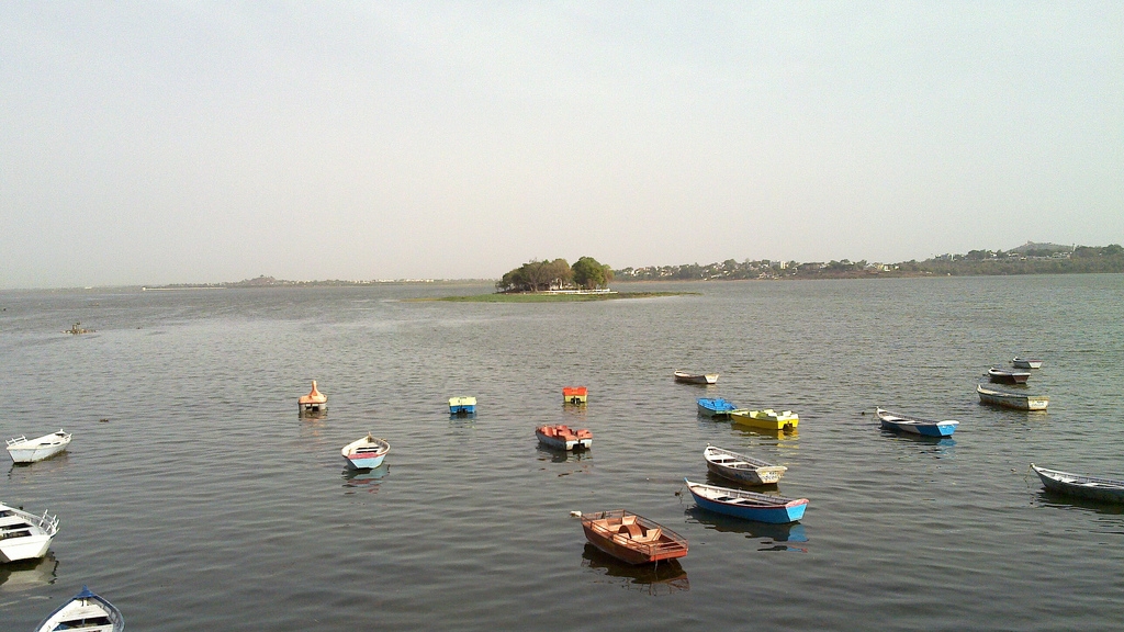 https://d3r8gwkgo0io6y.cloudfront.net/upload/bhopal lake.jpg